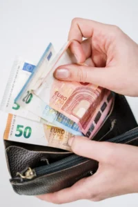 Nouă state UE cer relaxarea protecției pentru cormorani – invocă un consum anual de 360.000 de tone de pește, echivalent cu o treime din acvacultura europeană