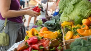 Județul Dâmbovița, pe primul loc în România la producția de legume, fructe și ouă/ Fermierii din Lungulețu refuză apa gratuită pentru irigații, după ce anul trecut au protestat în stradă